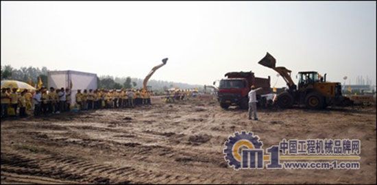 200余工程機械操作手湖北角逐“中國好司機”